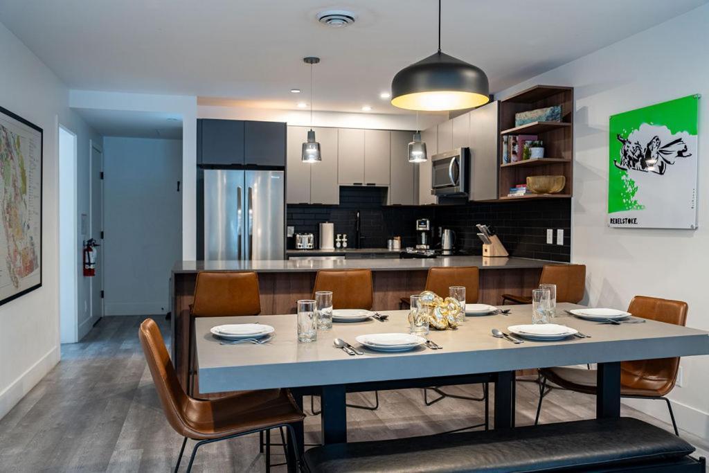 Revel In The Stoke By Revelstoke Vacations Lejlighed Eksteriør billede